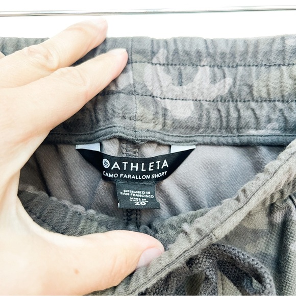 Athleta Camo Farallon Shorts Size 20 - Picture 4 of 6